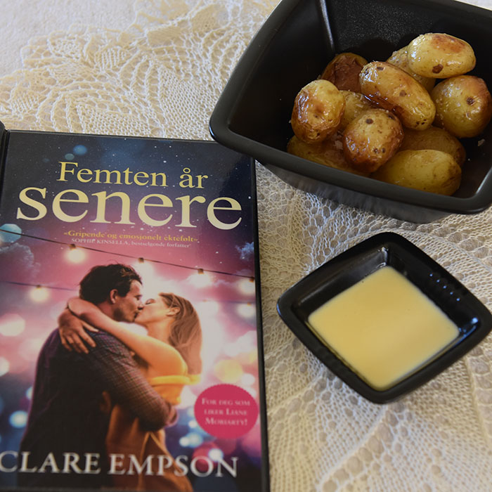 Empson, Clare (2018) «Femten år senere», Bastion OG Bakte småpoteter Ingredienser: 450 g Nypoteter (små) 1 ss Olje (oliven) Salt https://heidisboble.no/ @heidisboble