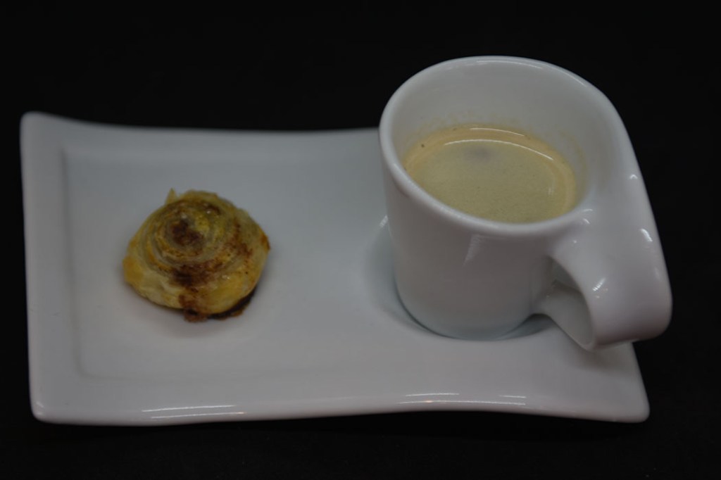 Butterdeigsnurrer med sukker og kanel Ingredienser: 1 plate Buttedeig (dypfryst) Egg Sukker og kanel https://heidisboble.no/ @heidisboble