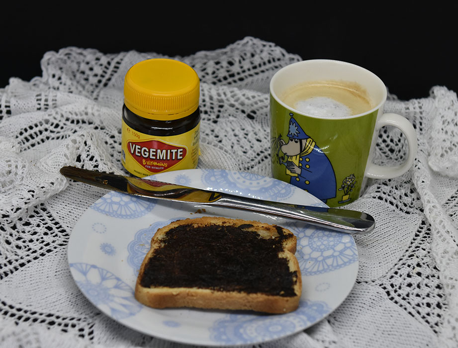 Howarth, Daniel (2019) «Why I love Australia», Harper Collins Childrens’s Books og toast med Vegemite og kaffe https://heidisboble.no/ @heidisboble