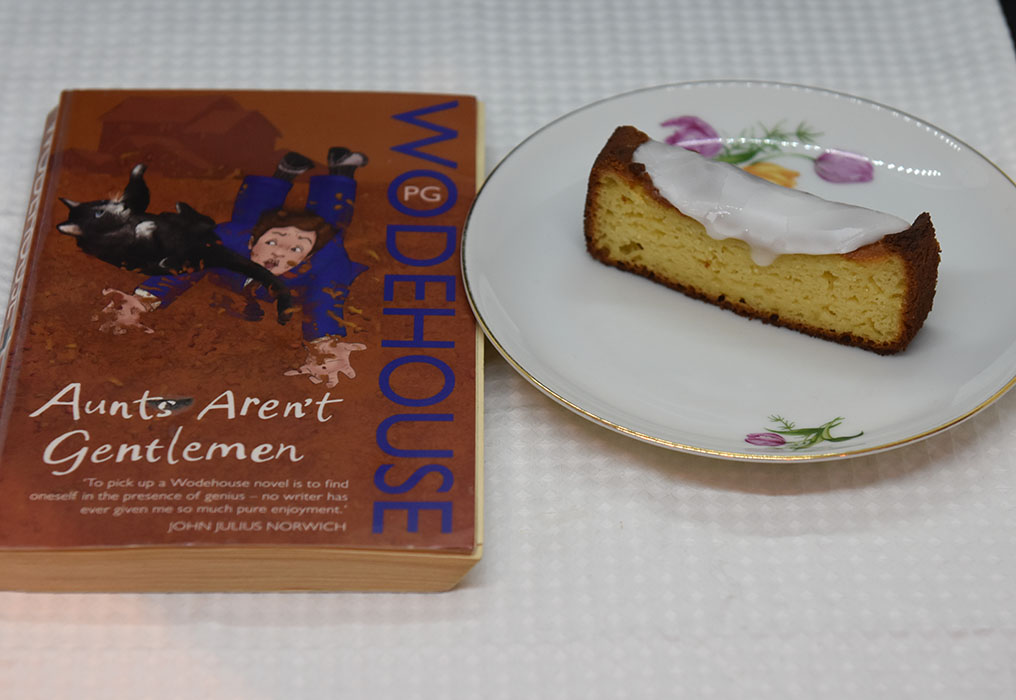 Wodehouse, PG (2008) «Aunts aren’t gentlemen», Arrow Books OG Appelsinkake med yoghurt (enkel) Ingredienser: 3 Egg 300 g Yoghurt 1 dl Olje (nøytral) 1 Appelsin (skall og saft ca 1 dl) 100 g Sukker 200 g Hvetemel 2 ½ ts Bakepulver 2 ts Vaniljesukker ½ ts Salt Topping: Melis (valgfritt) https://heidisboble.no/ @heidisboble