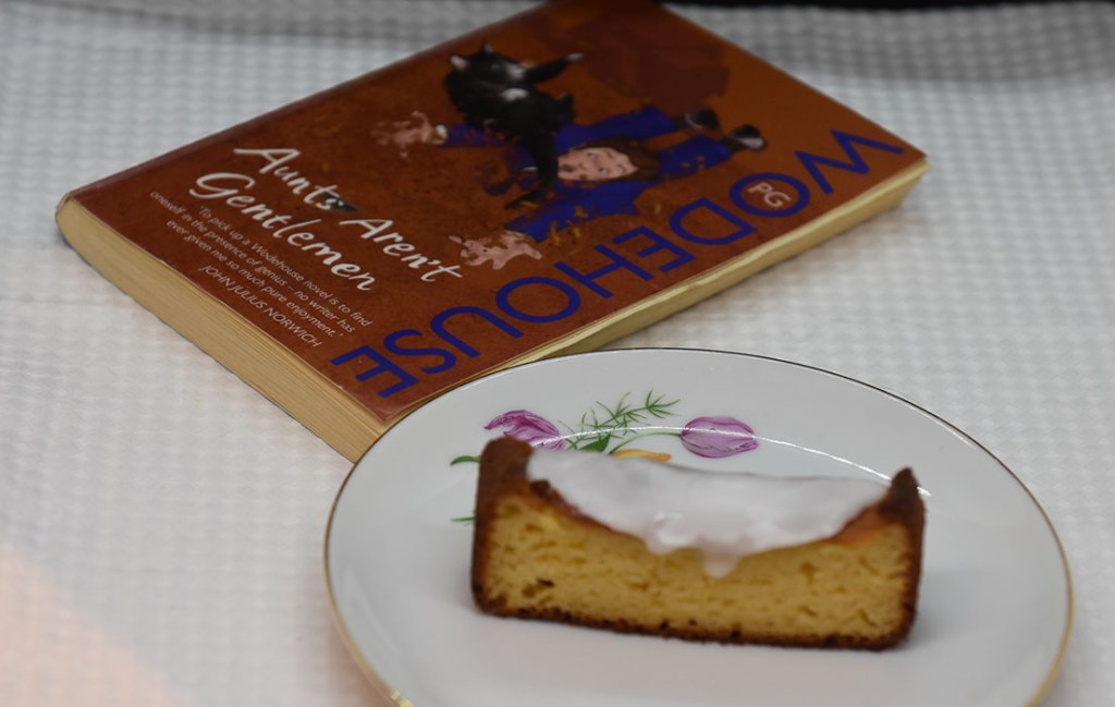 Wodehouse, PG (2008) «Aunts aren’t gentlemen», Arrow Books OG Appelsinkake med yoghurt (enkel) Ingredienser: 3 Egg 300 g Yoghurt 1 dl Olje (nøytral) 1 Appelsin (skall og saft ca 1 dl) 100 g Sukker 200 g Hvetemel 2 ½ ts Bakepulver 2 ts Vaniljesukker ½ ts Salt Topping: Melis (valgfritt) https://heidisboble.no/ @heidisboble