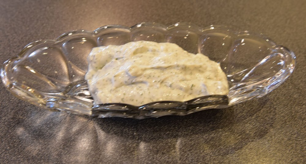 Hvitløks-dressing med dill ½ - 2 dl Yoghurt (avrent) 1 ss Sitronsaft 1 ss Dill (fersk – hakket) 2 fedd Hvitløk https://heidisboble.no/ @heidisboble