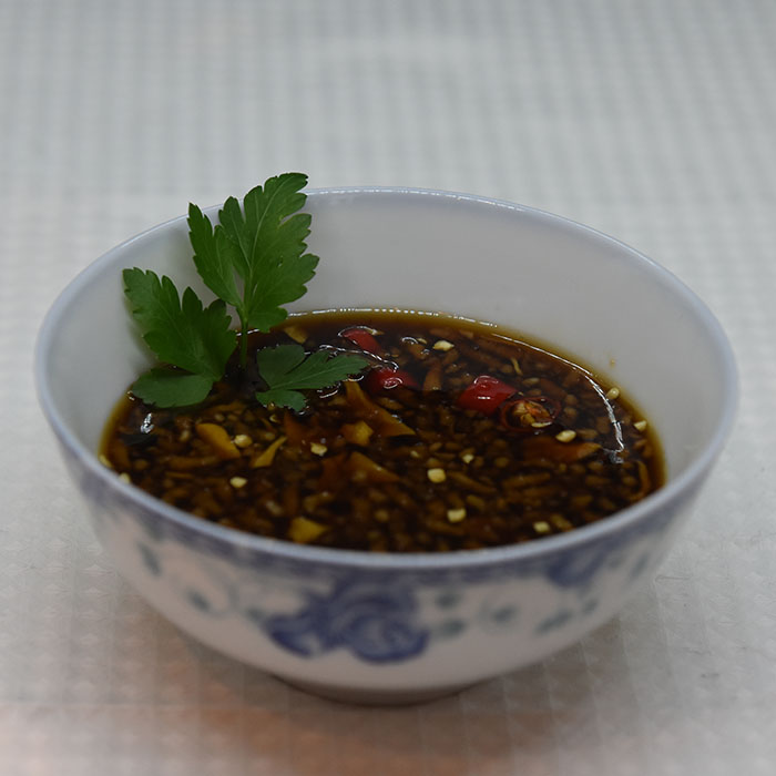 Dippingsaus med chii hvitløk, ingefær og lime 4 ss Soyasaus 4 ss Risvineddik 4 ss Sukker 2 cm Ingefær (raspet) 4 ss Limesaft(presset) 1 Chili (skjært i skiver) 2 fedd Hvitløk (skjært i skiver) ttps://heidisboble.no/ @heidisboble