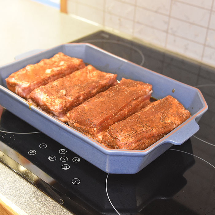 Honning og hvitløksmarinert ribbe Ingredienser: 1 kg Ribbe 1 ss Salt 1 ss Pepper 1 ss Paprika ¼- 1 ss Cayennepepper 2 ½ dl Honning (340 g) 1 ¼ dl Soyasaus ((125 g) 10 fedd Hvitløk (hakkete) https://heidisboble.no/ @heidisboble