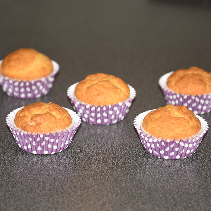 Maisbrød Ingredienser: 175 g Maismel (fint, eller gul polenta) 125 g Hvetemel 40 g Sukker 1 ss Bakepulver 2 ½ dl Mel (H-melk) 1 Egg 45 g Smør https://heidisboble.no/ @heidisboble