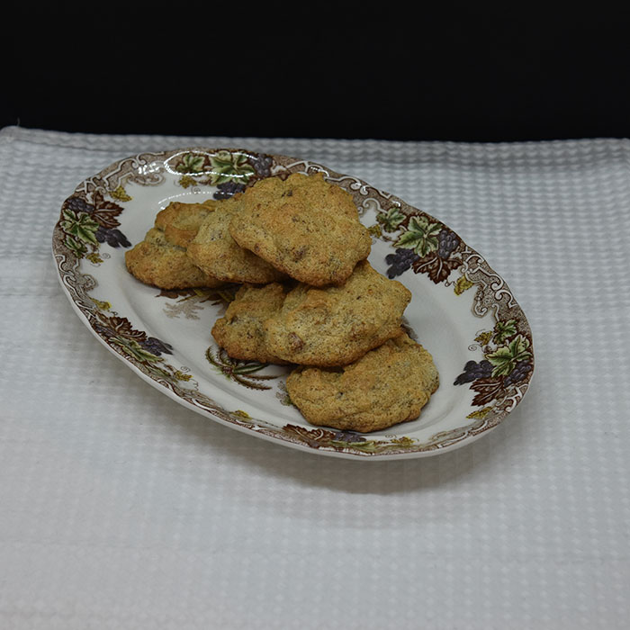 Marengskjeks med valnøtter (Diabetes) Ingredienser: 2 Eggehviter 2-3 ss Sukrin 1 dl Valnøtter (hakket) https://heidisboble.no/ @heidisboble