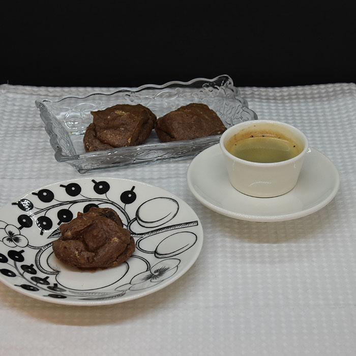 Kakaotopper - Marengskjeks med usøtet kakao (Diabetes) Ingredienser: 2 Eggehviter 2-3 ss Sukrin 1 ss Kakaopulver (usøtet) https://heidisboble.no/ @heidisboble