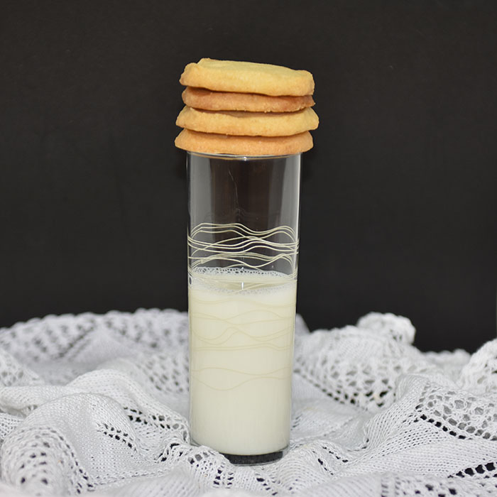 Vaniljekjeks Ingredienser 4 ½ dl Hvetemel 1 dl Sukker 2 ts Vaniljesukker 200 g Margarin (kalde biter) https://heidisboble.no/ @heidisboble