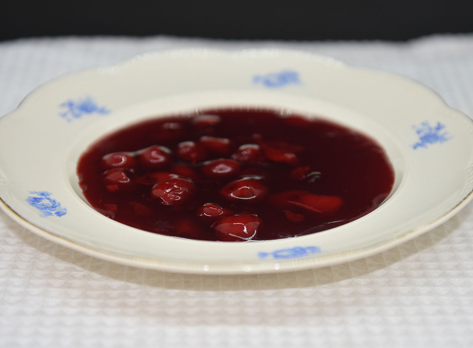 Kirsebærgrøt / -kompott Ingredienser: 500 g Kirsebær (renset) 5 dl Vann 150 g Sukker 1 ts Vaniljesukker 2-3 ss Potetmel https://heidisboble.no/ @heidisboble