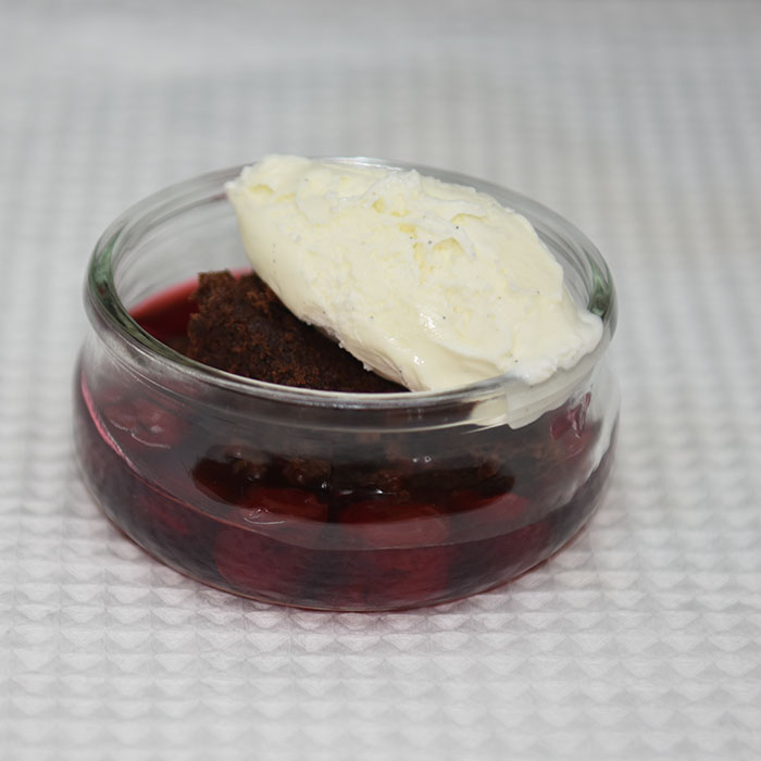 Kirsebærgrøt / -kompott Ingredienser: 500 g Kirsebær (renset) 5 dl Vann 150 g Sukker 1 ts Vaniljesukker 2-3 ss Potetmel https://heidisboble.no/ @heidisboble