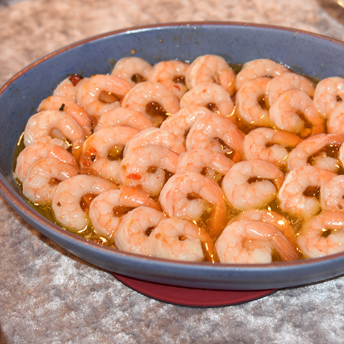 Odds Reker stekt med hvitløk, sursøt saus og chili Ingredienser: Scampi (ukokte) 1 ½ dl Olje (oliven) 6 fedd Hvitløk (Skivet) 3 Chili (tørkete) 6 ss Sweet-chilisaus https://heidisboble.no/ @heidisboble