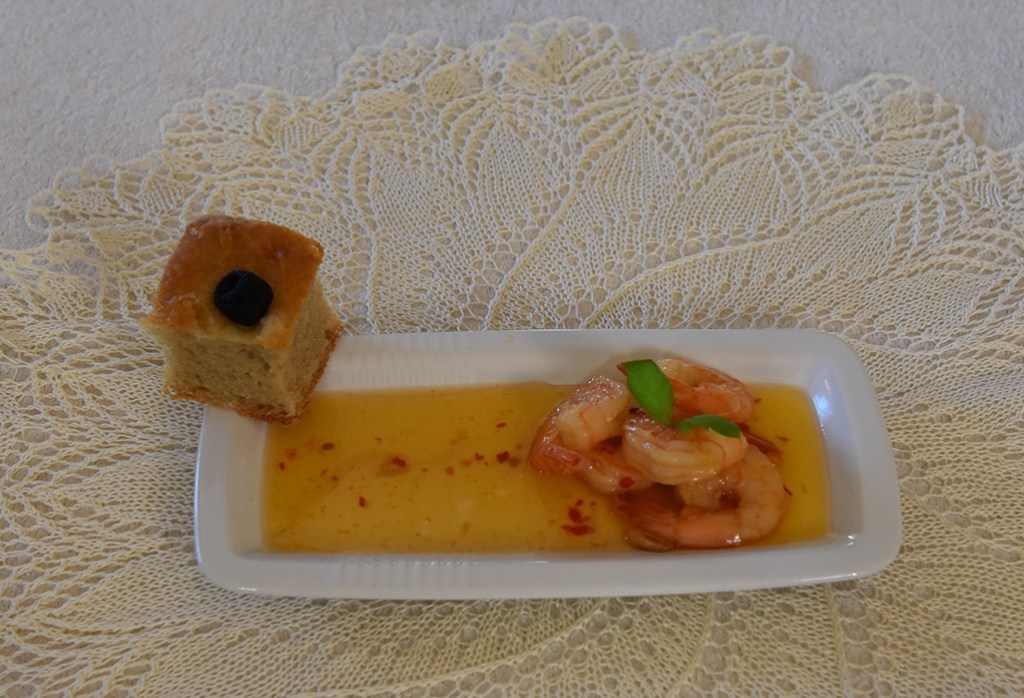 Odds Reker stekt med hvitløk, sursøt saus og chili Ingredienser: Scampi (ukokte) 1 ½ dl Olje (oliven) 6 fedd Hvitløk (Skivet) 3 Chili (tørkete) 6 ss Sweet-chilisaus https://heidisboble.no/ @heidisboble