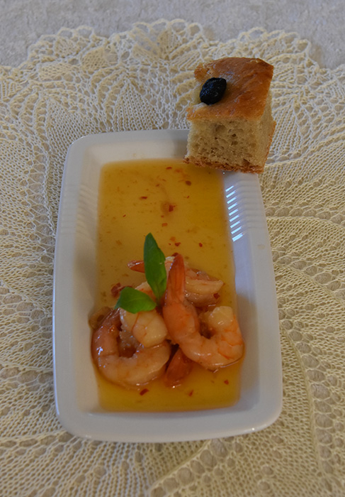 Odds Reker stekt med hvitløk, sursøt saus og chili Ingredienser: Scampi (ukokte) 1 ½ dl Olje (oliven) 6 fedd Hvitløk (Skivet) 3 Chili (tørkete) 6 ss Sweet-chilisaus https://heidisboble.no/ @heidisboble