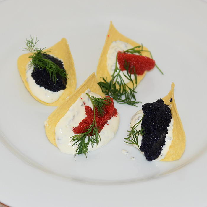 Forrett a la Csango Porsjoner Tid Vanskelighetsgrad 4 5 min. Enkel Ingredienser: 16 ts Lodderogn (gjerne rød og svart) 16 ts Rømme 16 Pringels 16 Dillkvaster https://heidisboble.no/ @heidisboble