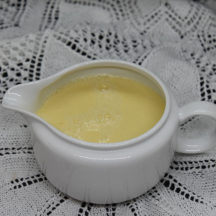 Hvitvins saus Ingredienser: 1 Sjalottløk 2 ½ dl Hvitvin 2 ½ dl Fiskekraft 1 dl Kremfløte 3 ss Smør 1 Laurbærblad Salt https://heidisboble.no/ @heidisboble