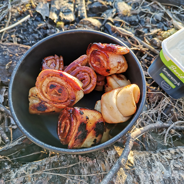 Sigrid sine primusbollar Ingredienser: 1 Pizzadeig (ferdigkjøpt eller sjølvlaga) Smør Sukker Kanel https://heidisboble.no/ @heidisboble