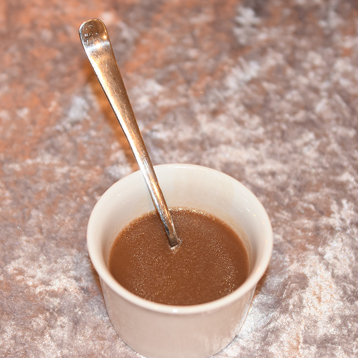 Rødvinsaus: 1 Sjalottløk 2 ½ dl Rødvin 2 ½ dl Oksekraft 50 g Smør 1 ts Portvingelé https://heidisboble.no/ @heidisboble