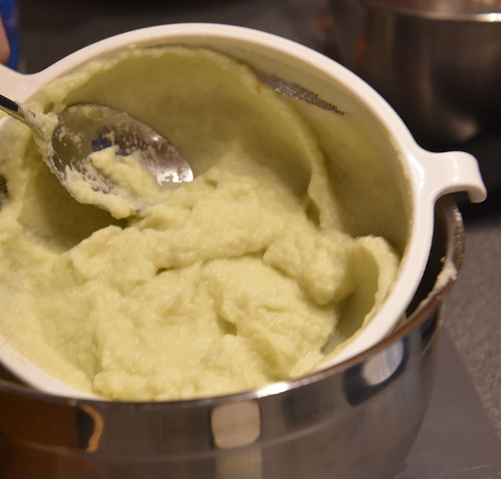 Fennikel/sellerirot puré: Ingredienser: 2 Fennikel 150 g Sellerirot 2 ss Smør Salt, hvit pepper https://heidisboble.no/ @heidisboble