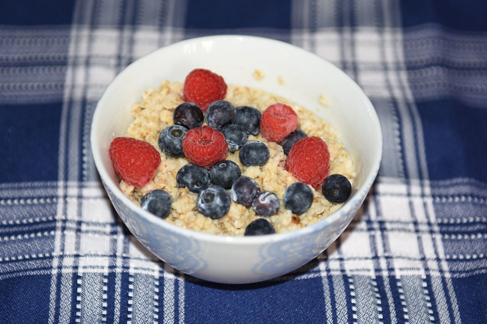 Havregrynsgrøt Porsjoner Tid Vanskelighetsgrad 1 4 min. Enkel Ingredienser: 1 dl Havregryn (Lettkokte) 1 ½ dl Vann Tilbehør: Friske bær Melk https://heidisboble.no/ @heidisboble