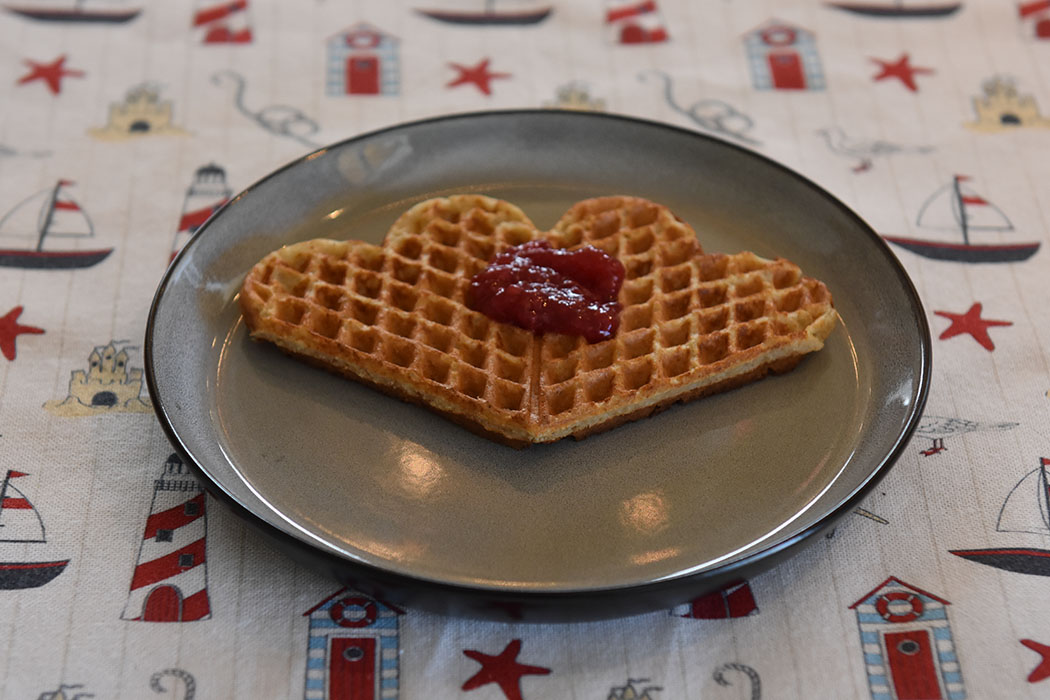 Havrevafler Porsjoner Tid Vanskelighetsgrad 4 20 min. Enkel Ingredienser: 4 dl Havregryn (eller havremel) 1 dl Havremel 1 ts Bakepulver 2 Egg 4-5 dl Melk Olje (til steking) https://heidisboble.no/ @heidisboble