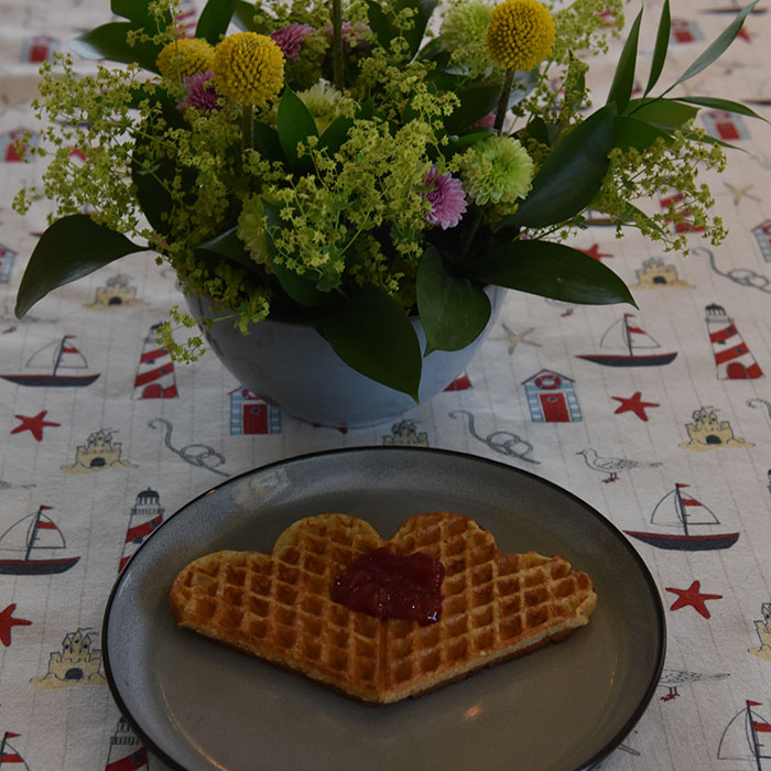 Havrevafler Porsjoner Tid Vanskelighetsgrad 4 20 min. Enkel Ingredienser: 4 dl Havregryn (eller havremel) 1 dl Havremel 1 ts Bakepulver 2 Egg 4-5 dl Melk Olje (til steking) https://heidisboble.no/ @heidisboble