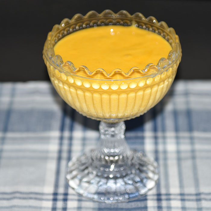 Pasjonsfruktcurd Porsjoner Tid Vanskelighetsgrad Ca 2 ½ dl 3 timer Middels 175 g Pasjonsfruktsaft (1½ dl =12-15 frukter Ca. 1 ss Pasjonsfruktstener (valgfritt) 4 Eggeplommer (romtempererte) 150 g Sukker 100 g Smør (romtemperert) https://heidisboble.no/ @heidisboble