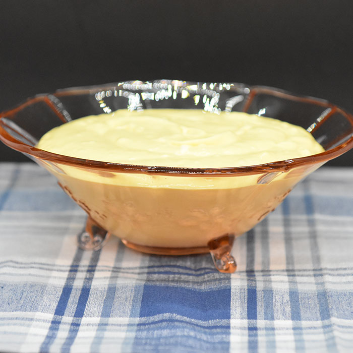 PASJONSFRUKTFROMASJ Ingredienser: 175 g Pasjonsfruktsaft og pulp (1½ dl =12-15 frukter) ½ Appelsin (saften) 4 Eggeplommer (romtempererte) 150 g Sukker 3 dl Kremfløte 3 blader Gelatin Pasjonsfruktgele: 1 dl Pasjonsfruktsaft og pulp ½ Appelsin (saften) 1 dl Vann 4 ss Sukker 3 blader Gelatin https://heidisboble.no/ @heidisboble