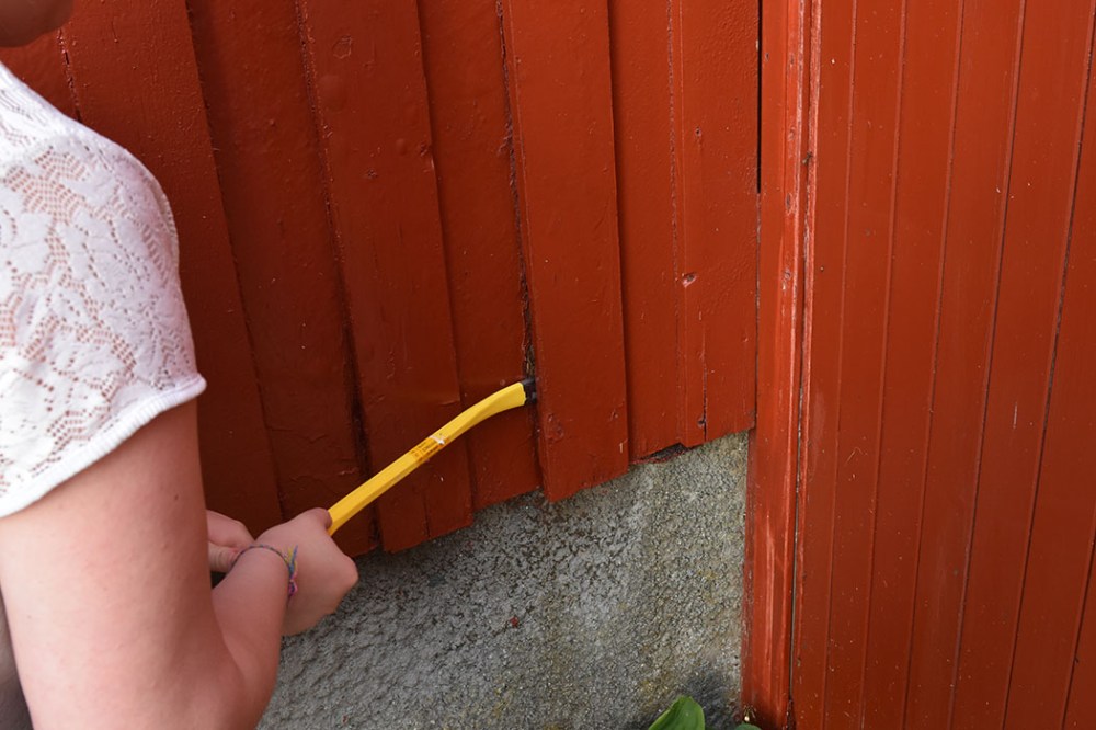 Rivning av ytterpanel på sør-veggen Sommerhuset vårt - Garten, Trøndelag Norge https://heidisboble.no/ @heidisboble