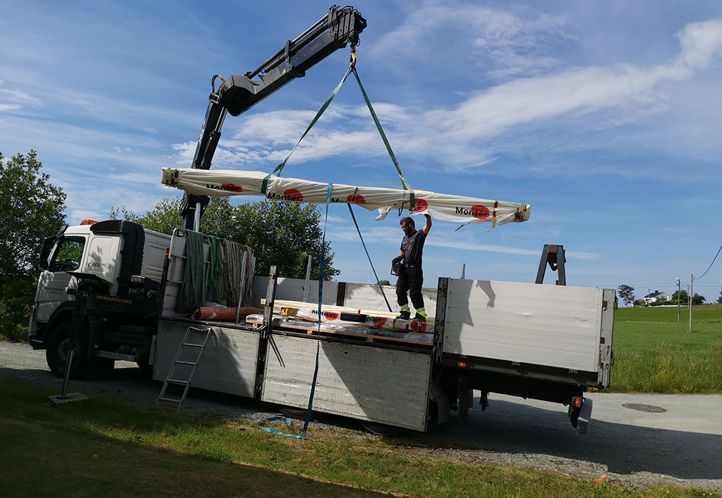 Rivning av ytterpanel på sør-veggen Sommerhuset vårt - Garten, Trøndelag Norge https://heidisboble.no/ @heidisboble