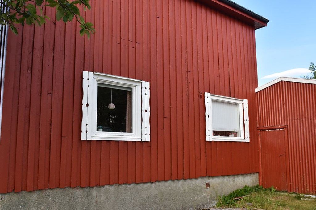 Før rivning av ytterpanel på sør-veggen Sommerhuset vårt - Garten, Trøndelag Norge https://heidisboble.no/ @heidisboble