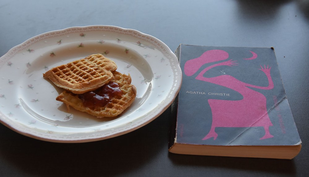 Christie, Agatha (1968) «Mysterium i Vestindia», H. Aschehoug og CO OG Vafler Ingredienser: 1 Egg 5 dl Melk 350 g Hvetemel Smør https://heidisboble.no/ @heidisboble