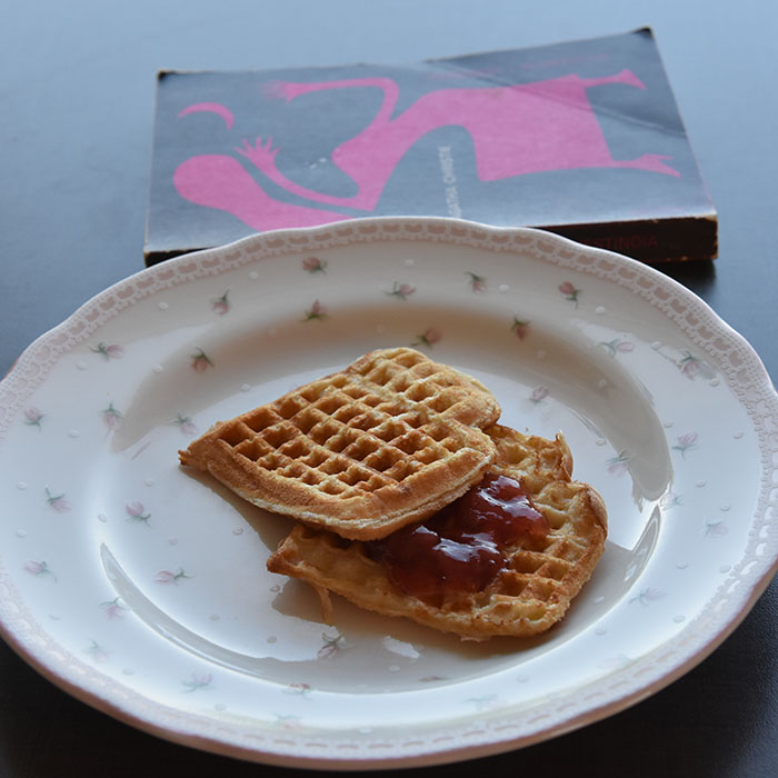 Christie, Agatha (1968) «Mysterium i Vestindia», H. Aschehoug og CO OG Vafler Ingredienser: 1 Egg 5 dl Melk 350 g Hvetemel Smør https://heidisboble.no/ @heidisboble