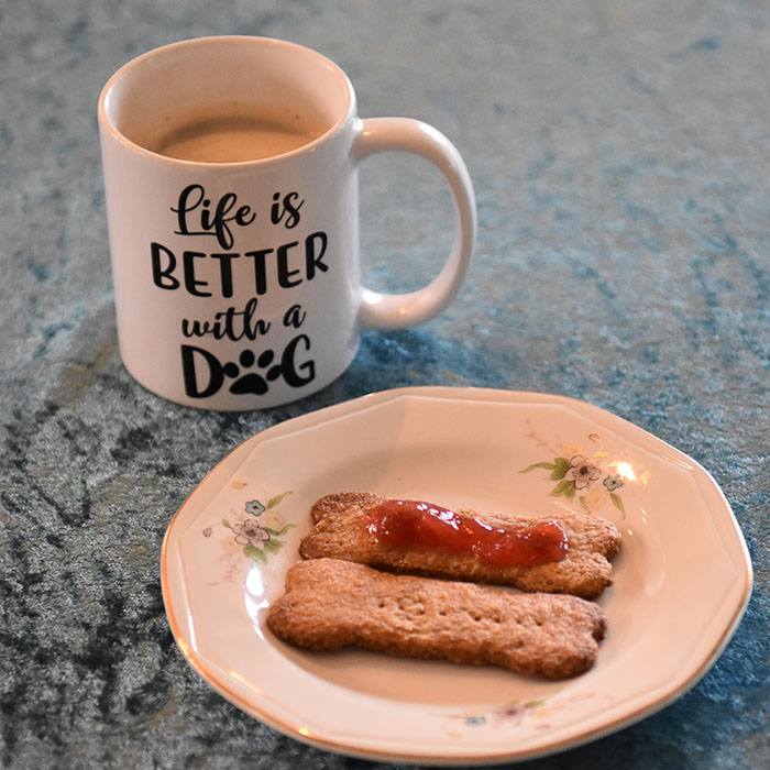 Digestive – hjemmelagete kjekser Porsjoner Tid Vanskelighetsgrad Ca 20 1 time Middels Ingredienser: 250 g Fullkorn hvetemel 1 ts Bakepulver ½ ts Salt 75 g Sukker 100 g Smør ½ - ¾ dl Melk https://heidisboble.no/ @heidisboble