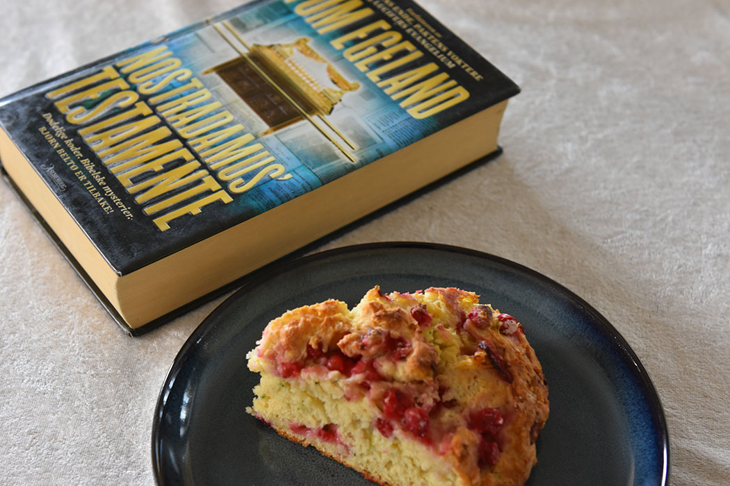 Egeland, Tom (2012) «Nostradamus’ testamente», Aschehoug OG Scones med rips og squash Ingredienser 5 dl Hvetemel 3 ts Bakepulver 1 ts Vaniljesukker 1 dl Sukker 100 g Smør (kaldt) 1 Egg 1 ½ dl Rømme 100 g squash 100 g Rips https://heidisboble.no/ @heidisboble