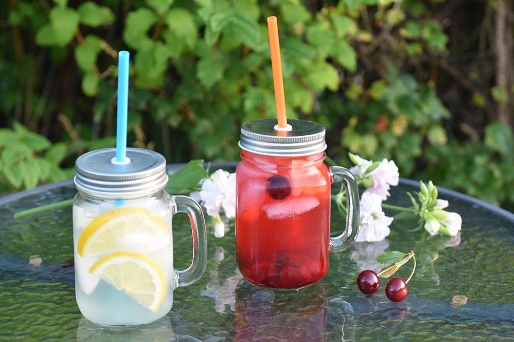 Kirsebærlimonade Cocktail Ingredienser: 6 dl Lemonade 4 ss Kirsebærsirup Sirup kirsebær til pynt Isbiter https://heidisboble.no/ @heidisboble