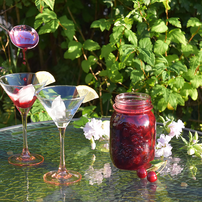 Kirsebærsirup: 2 ½ dl Kirsebær (hvor stenen er tatt ut) 2 ½ dl Sukker 2 ½ dl Vann https://heidisboble.no/ @heidisboble