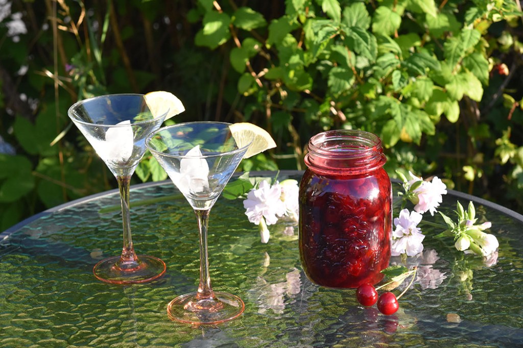 Kirsebærsirup: 2 ½ dl Kirsebær (hvor stenen er tatt ut) 2 ½ dl Sukker 2 ½ dl Vann https://heidisboble.no/ @heidisboble