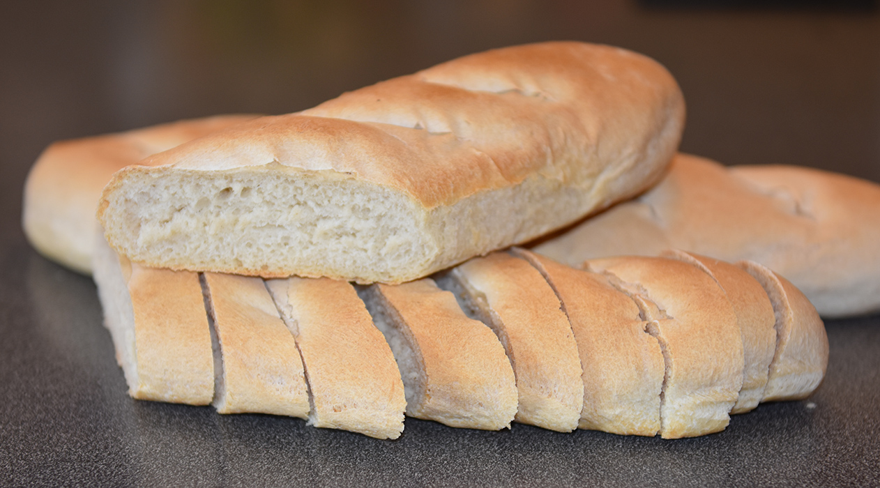 Gode baguetter Ingredienser: Fordeig: 1250 g Hvetemel 9 dl Vann Tilsettes: 30 g Salt 15 g Gjær https://heidisboble.no/ @heidisboble