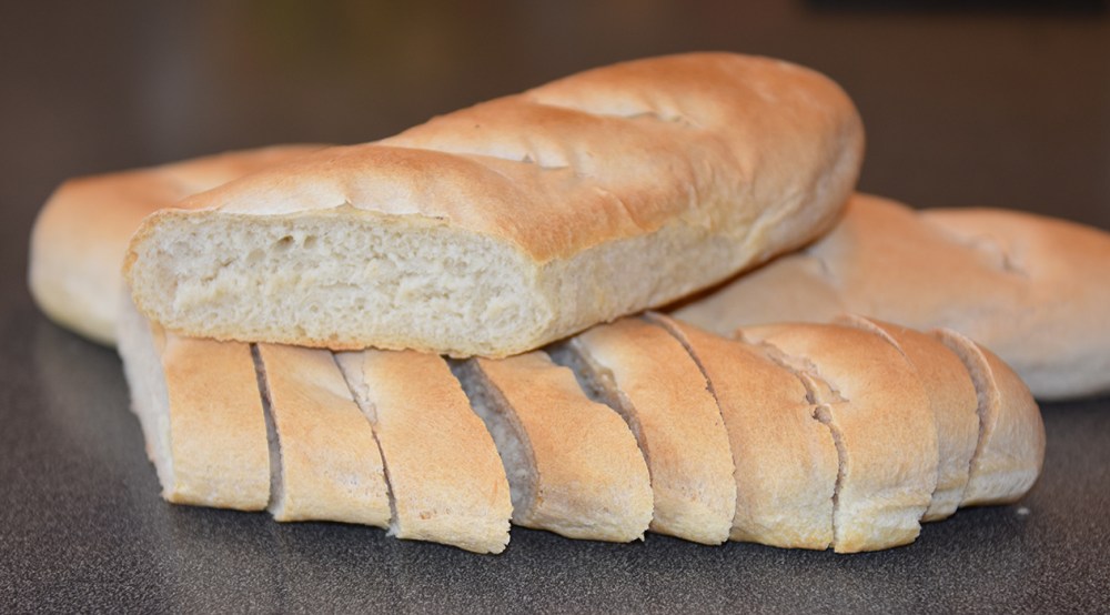 Gode baguetter Ingredienser: Fordeig: 1250 g Hvetemel 9 dl Vann Tilsettes: 30 g Salt 15 g Gjær https://heidisboble.no/ @heidisboble