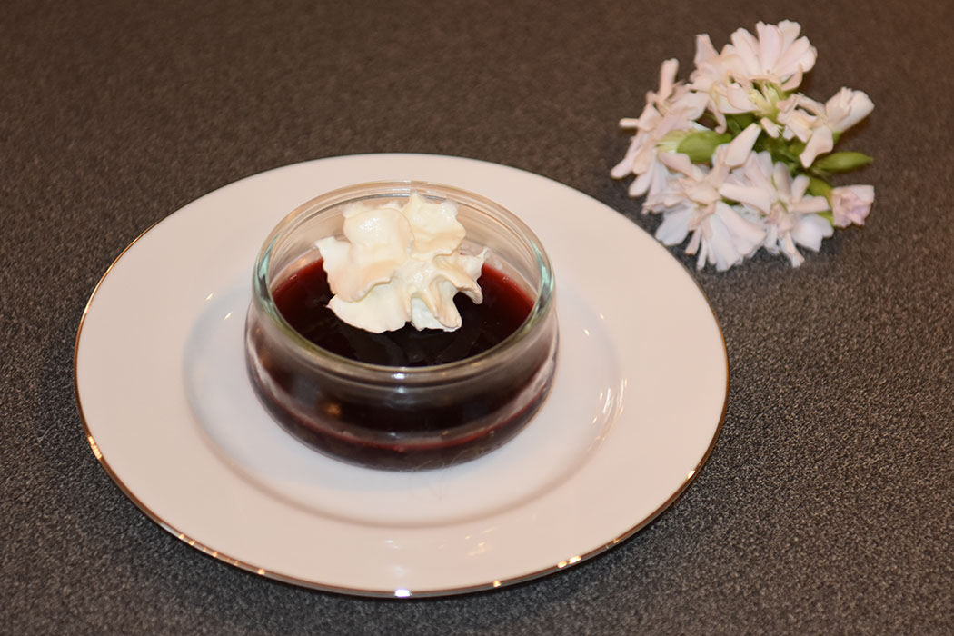 Kirsebærgele Ingredienser: Ca 600 g Kirsebær - sure (10 dl) 7 dl Vann 1 dl Sukker 8 pl Gelatin https://heidisboble.no/ @heidisboble