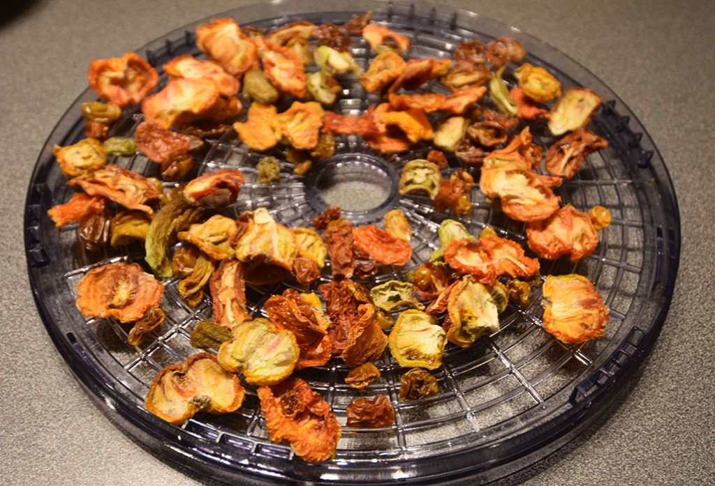 «Soltørkete» tomater Ingredienser Tomater Salt https://heidisboble.no/ @heidisboble