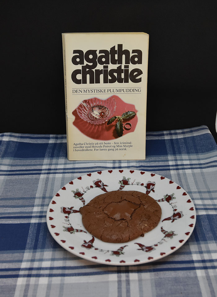 Christie, Agatha (1977) «Den mytiske plumpudding», Aschehoug OG Brookie (Browine + cookie = brookie) Ingredienser 7 ½ dl Melis 2 dl Kakao 4 Eggehviter 1 ts Vaniljesukker 1 ½ dl Sjokoladeknapper (eller hakket sjokolade) https://heidisboble.no/ @heidisboble