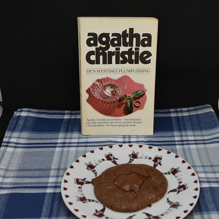 Christie, Agatha (1977) «Den mytiske plumpudding», Aschehoug OG Brookie (Browine + cookie = brookie) Ingredienser 7 ½ dl Melis 2 dl Kakao 4 Eggehviter 1 ts Vaniljesukker 1 ½ dl Sjokoladeknapper (eller hakket sjokolade) https://heidisboble.no/ @heidisboble