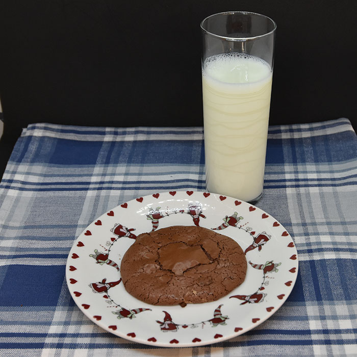 Brookie (Browine + cookie = brookie) Ingredienser 7 ½ dl Melis 2 dl Kakao 4 Eggehviter 1 ts Vaniljesukker 1 ½ dl Sjokoladeknapper (eller hakket sjokolade) https://heidisboble.no/ @heidisboble