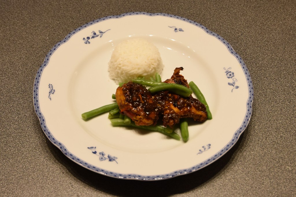 Sambal oelek marinert kylling Ingredienser 4 Kyllingbryst (uten skinn g bein) Olje (soya eller en annen nøytral) Asparges bønner Ris Marinade og dipp: 2 ss Sambal oelek 2 ss Ketjap manis (søt soya saus) 1 ½ ss Sukker (brunt) 3 ss Riseddik 1 ts Koriander 1 ts Gurkemeie 1 Lime (presset) 3 cm Ingefær (raspet ca 1 ss) 2 fedd Hvitløk https://heidisboble.no/ @heidisboble