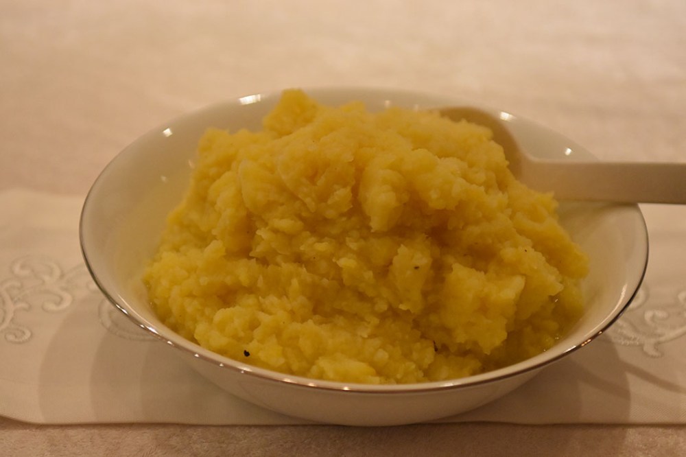 Kålrotstappe /kålrabisappe 1 Kålrabi (ca 400 g) 1 liten Gulrot 3-4 Poteter 1 ss Smør ½ dl Melk Salt og pepper https://heidisboble.no/ @heidisboble