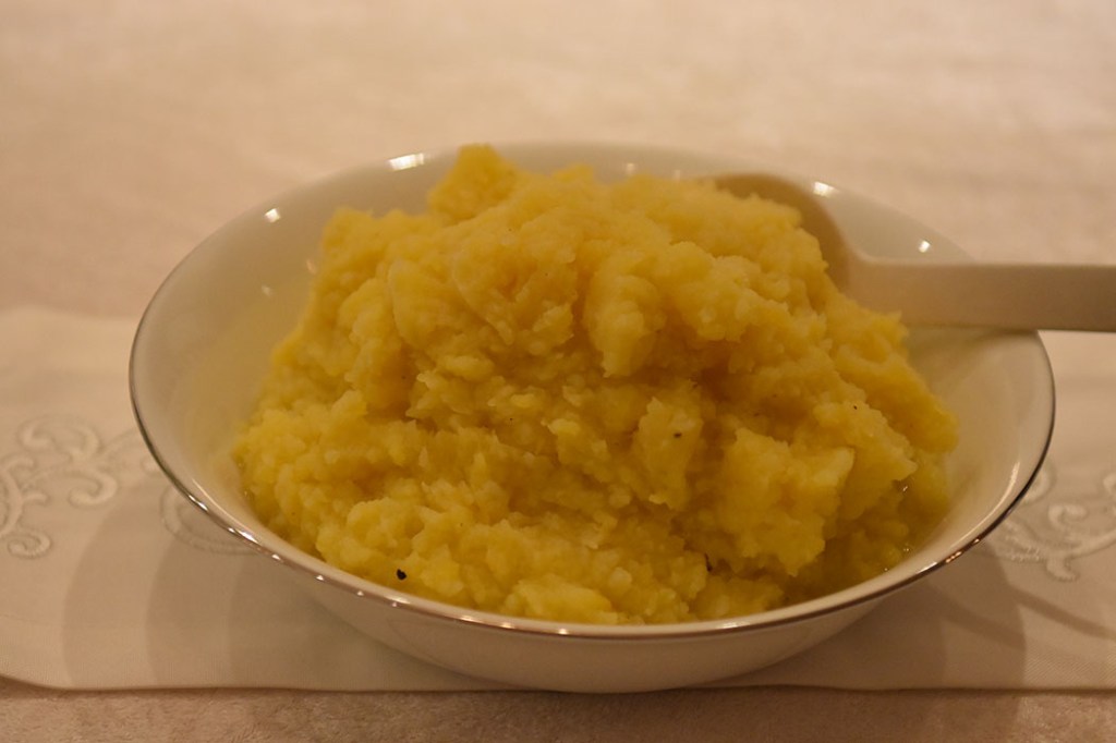 Kålrotstappe /kålrabisappe 1 Kålrabi (ca 400 g) 1 liten Gulrot 3-4 Poteter 1 ss Smør ½ dl Melk Salt og pepper https://heidisboble.no/ @heidisboble