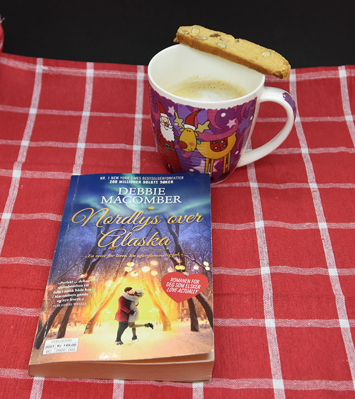 Debbie (2020) «Nordlys over Alaska», Cappelen Damm OG Biscotti med appelsin og mandler Ingredienser: 180 g Smør 3 dl Sukker 1½ ss Appelsinskall (raspet) 2 Egg 8 – 9 dl Hvetemel 1 ts Bakepulver 2 dl Mandler (ca 125 g) https://heidisboble.no/ @heidisboble