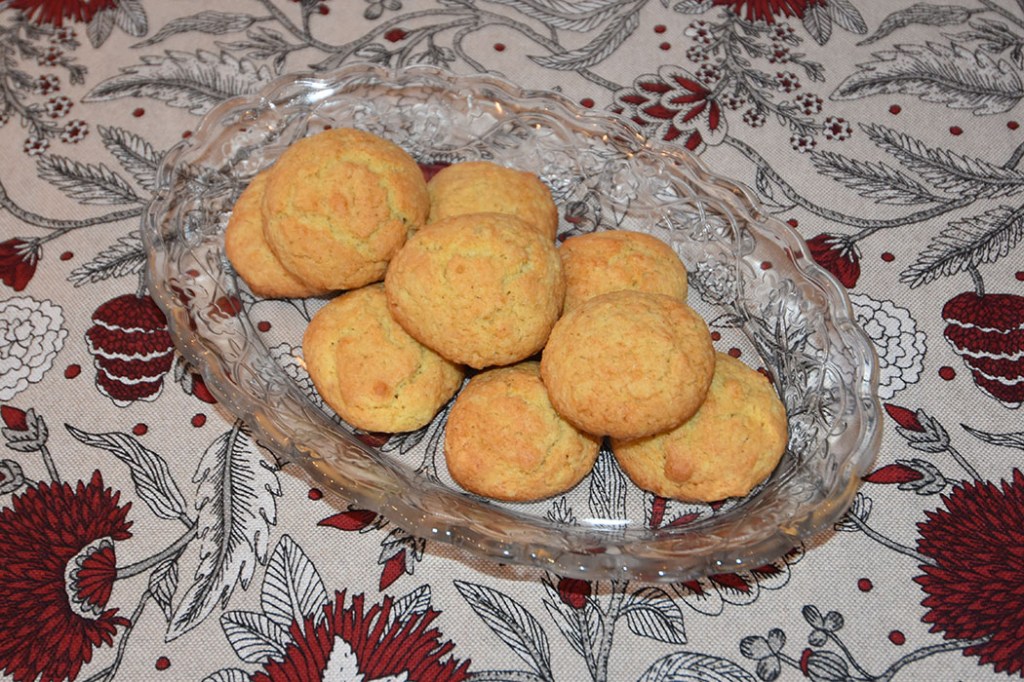 Farmors Serinakaker Ingredienser 150 g Smør 250 g Hvetemel 2 ts Bakepulver 2 ts Vaniljesukker 100 g Sukker 1-2 Egg https://heidisboble.no/ @heidisboble