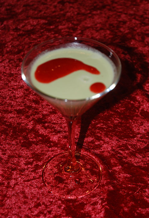 Sitronfromasj Ingredienser: 5 plater Gelatin ½ dl Vann 4 ss Sukker 1 Sitron (saft og revet skall av) 2 Egg 2 ss Sukker 4 dl Kremfløte https://heidisboble.no/ @heidisboble